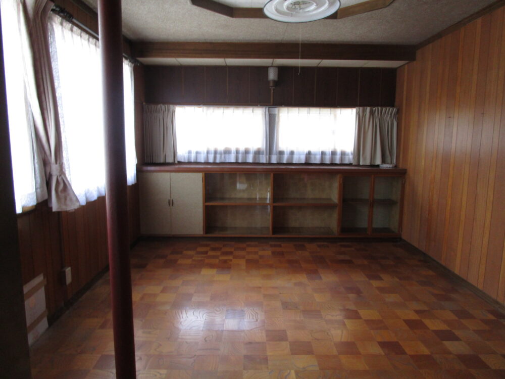 1970s house on a large plot in Iwate