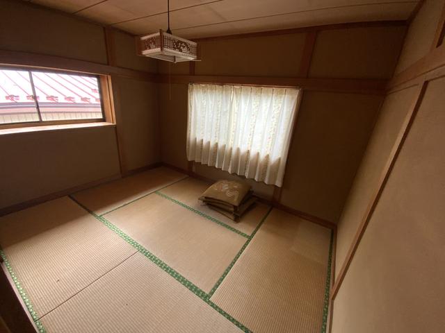 1980s wood house with storehouses in Iwate