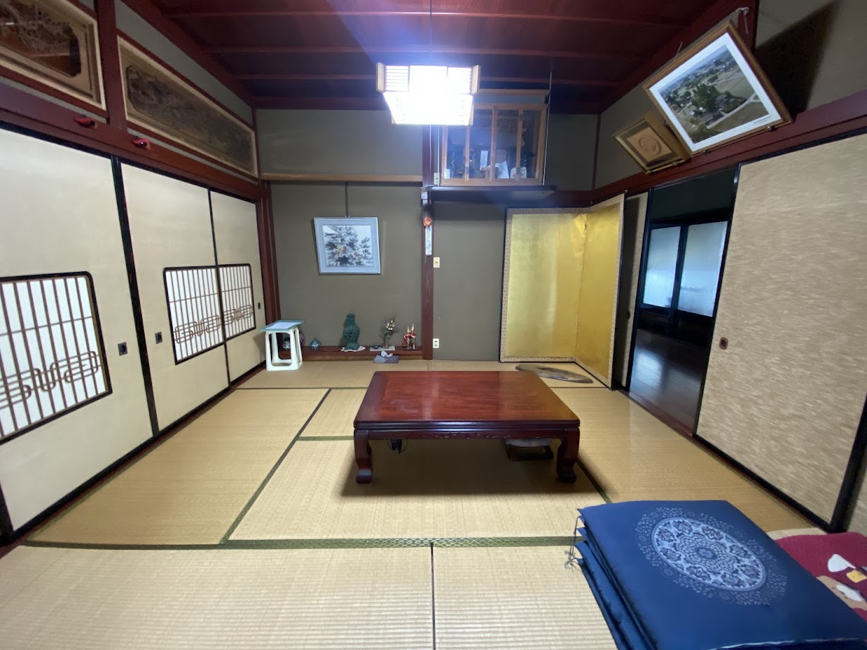 1970s wood house, 13-min walk to station, Toyama