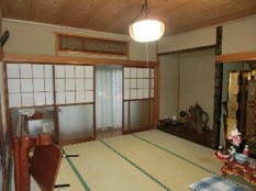 1970s wood house on a large plot in Niigata