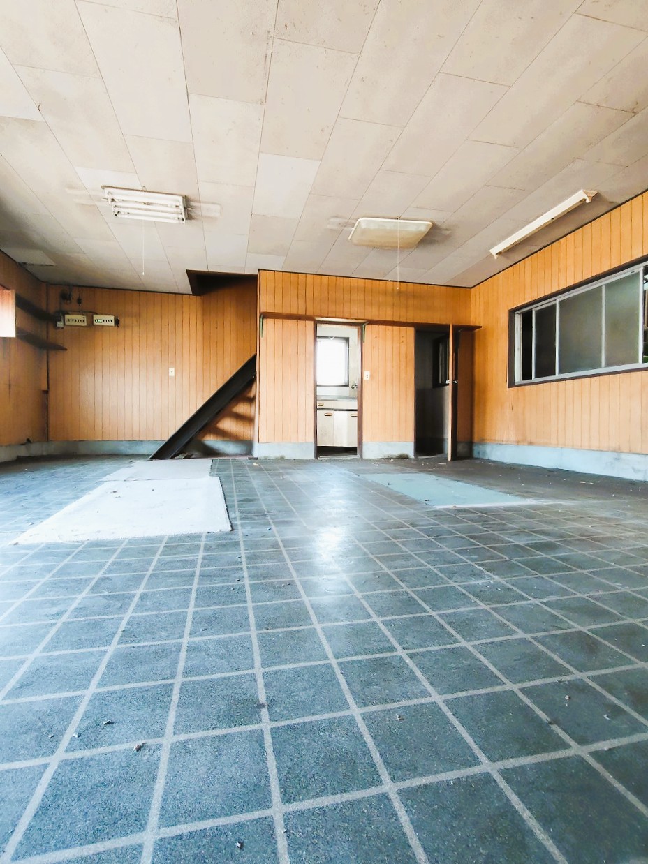 1970s steel-frame house in Ehime