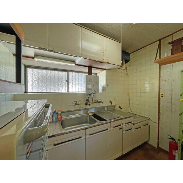 1970s wood house, 15-min walk to station, Mie