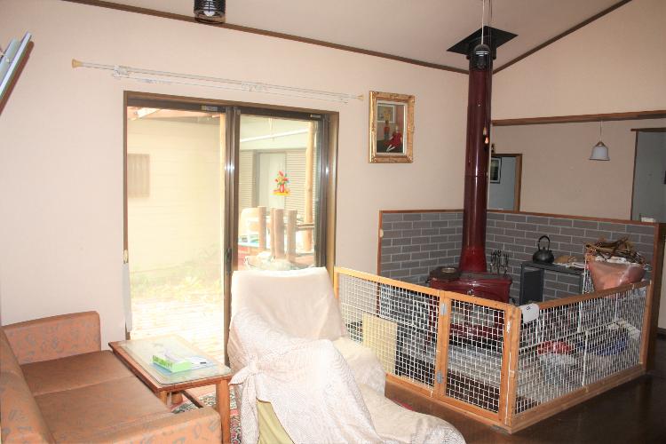 1990s wood house on a large plot in Tochigi