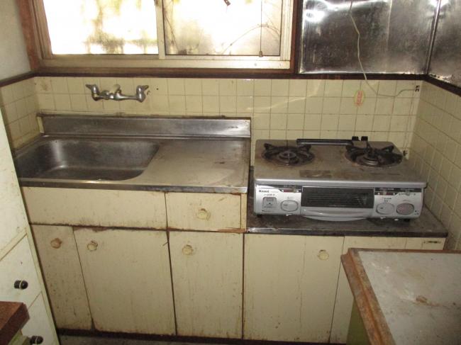 1970s wood house, 17-min walk to station, Okayama
