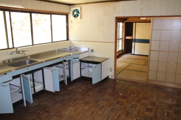 1980s house, 17-min walk to station, Shimane