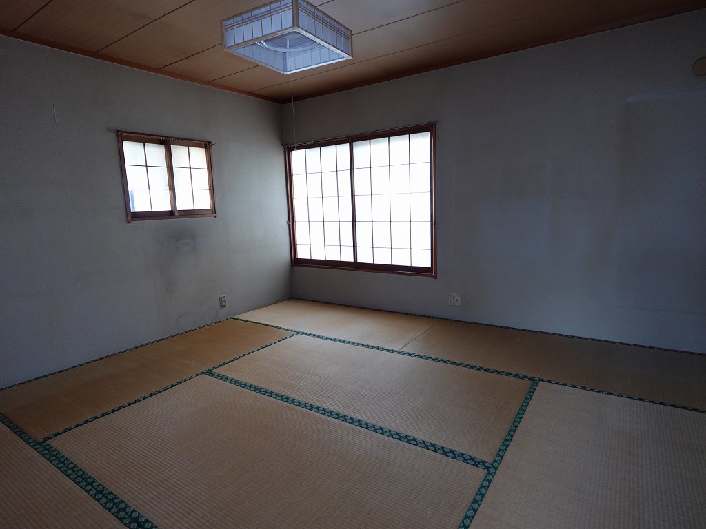 1980s steel-frame house, 17-min walk to station, Nagano