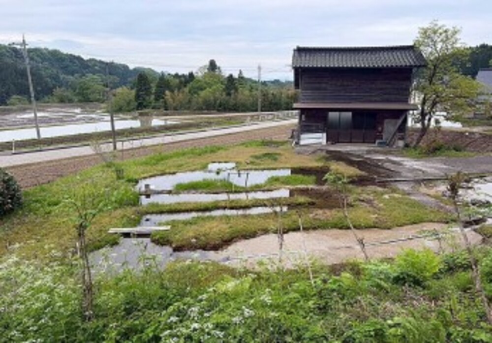 1960s wood house on a large plot in Toyama