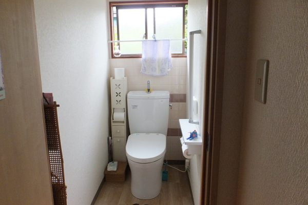 1930s wood house with outbuildings in Shimane