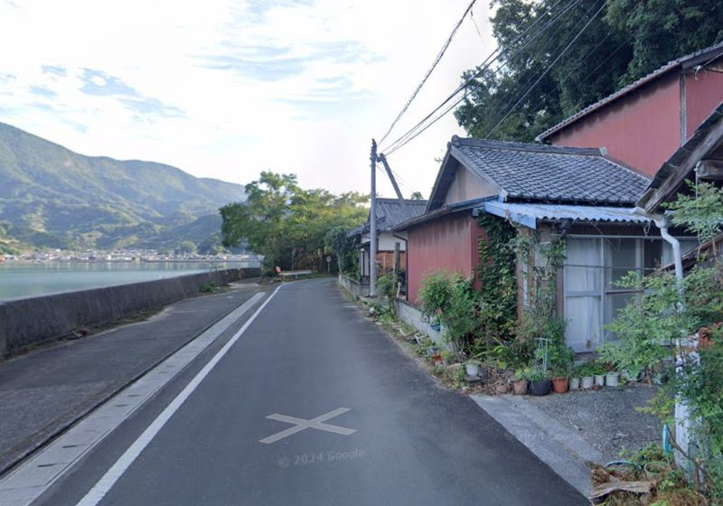 1970s wood house, 18-min walk to station, Ehime