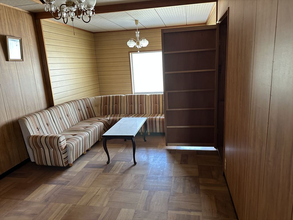 1940s wood house with storehouses in Gifu