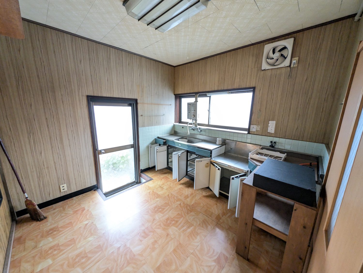 1970s wood house, 6-min walk to station, Hyogo