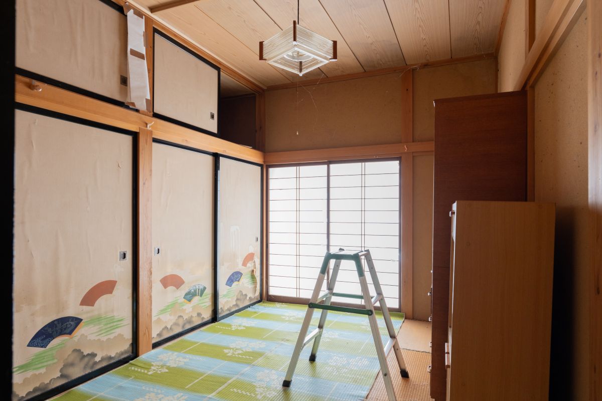 1980s wood house on a large plot in Yamagata
