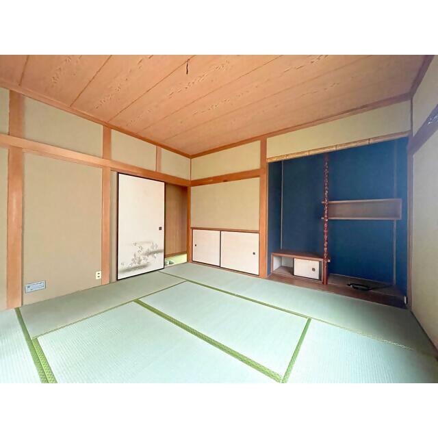 1970s wood house, 16-min walk to station, Mie
