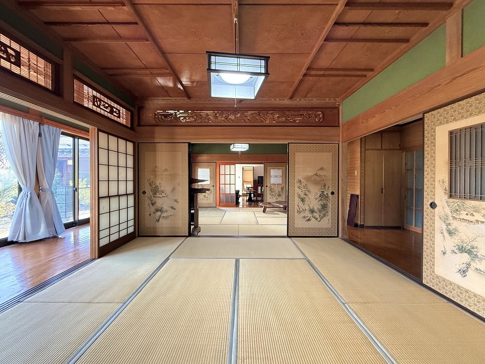 1980s wood house on a large plot in Yamakawanarukawa, Ibusuki