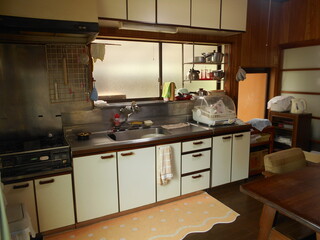 1990s wood house in Kochi