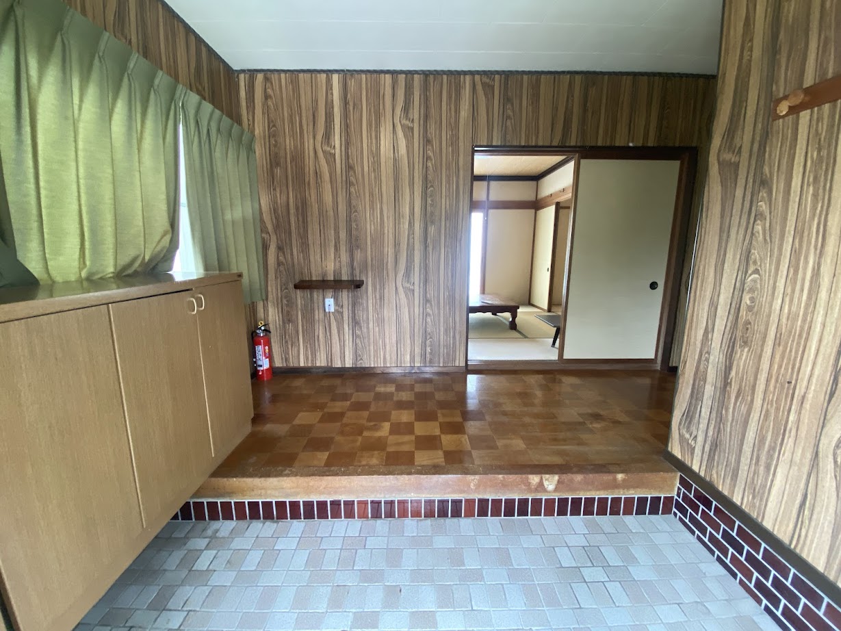 1970s wood house, 10-min walk to station, Toyama