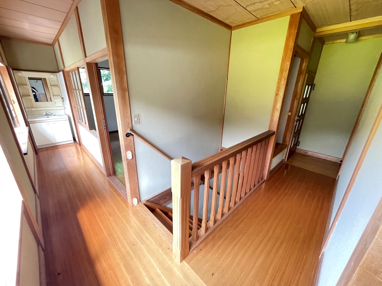 1990s wood house with outbuildings in Tottori