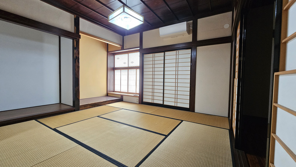 2000s wood house in Toyama