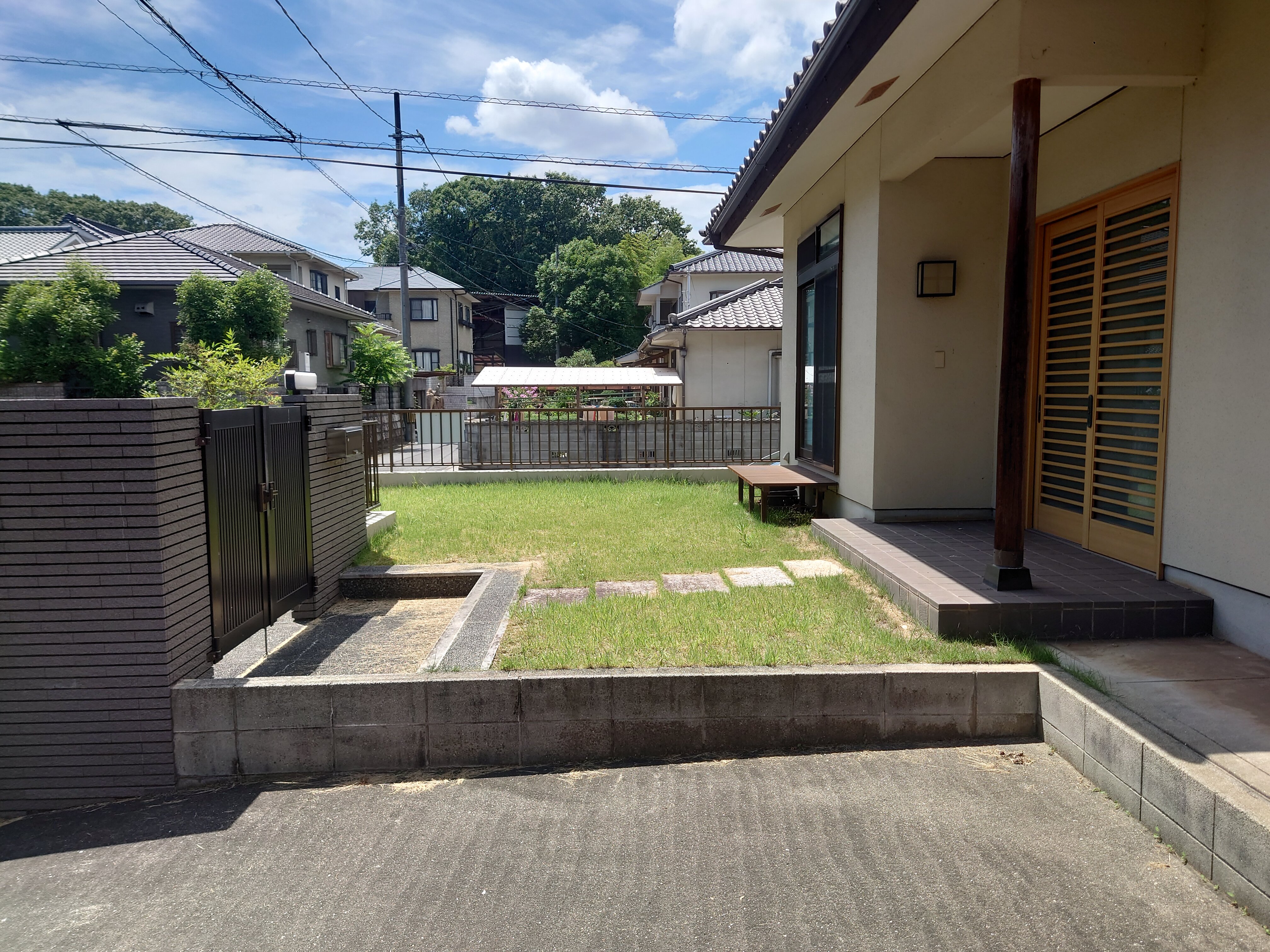 1990s wood house, 19-min walk to station, Okayama