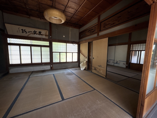 1960s steel-frame house on a large plot in Hyogo