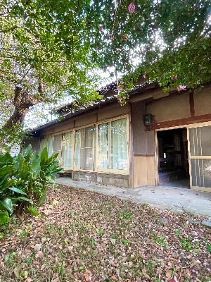 1960s wood house on a large plot in Hyogo