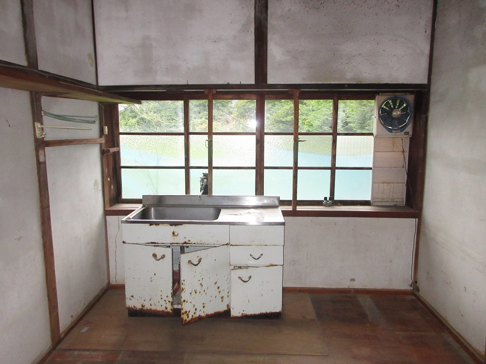 1960s wood house, 16-min walk to station, Iwate