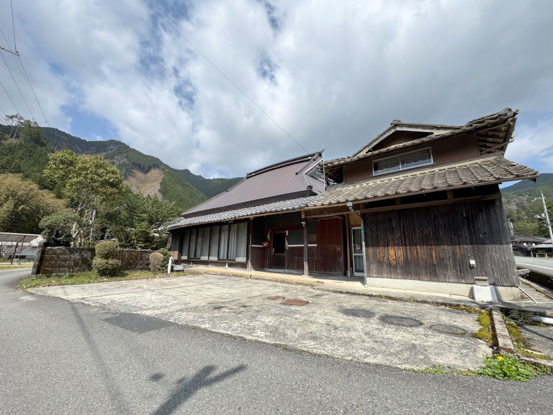 House on a large plot in Hyogo