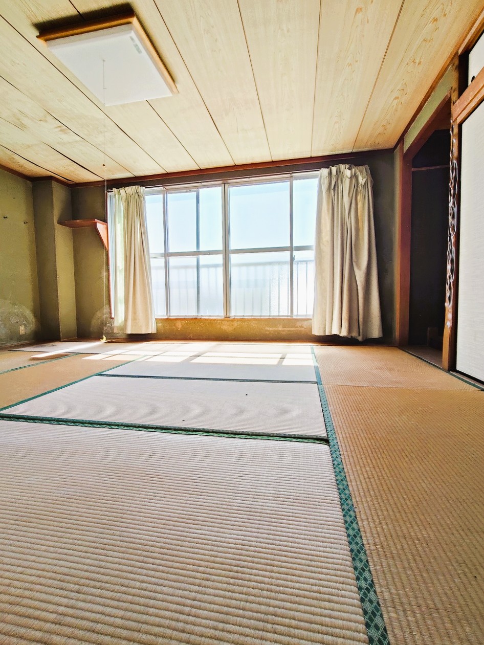 1970s steel-frame house in Ehime