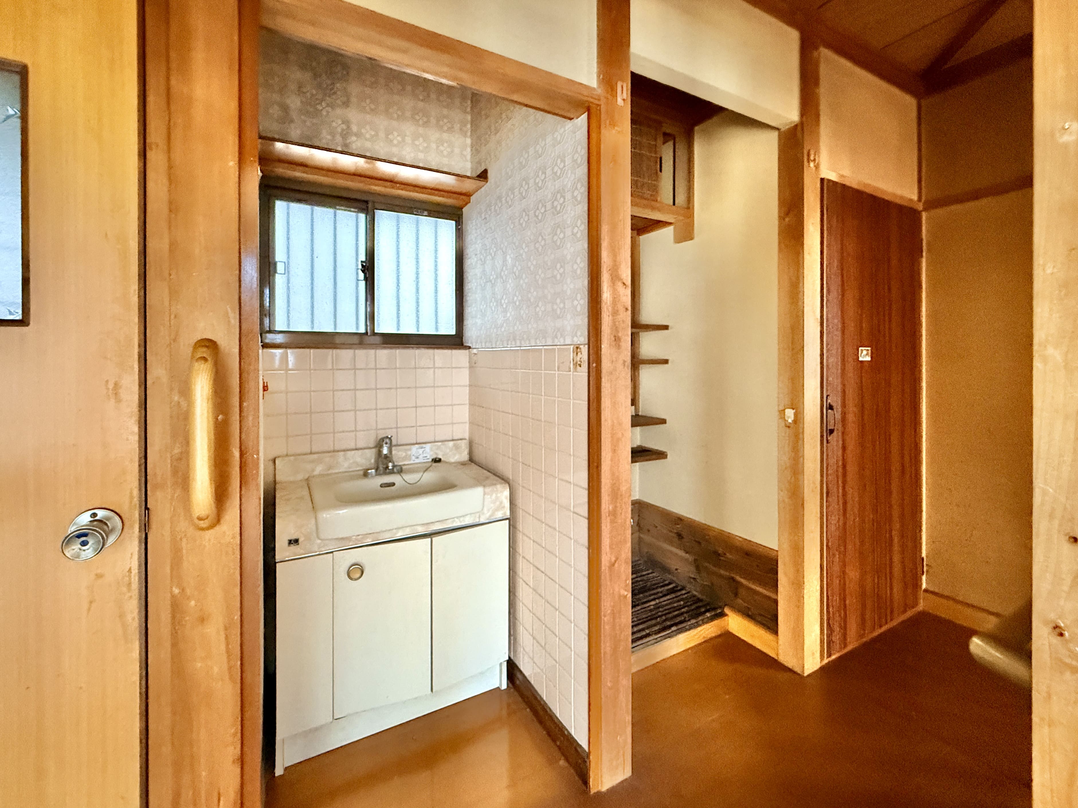 1980s wood house, 9-min walk to station, Nagano