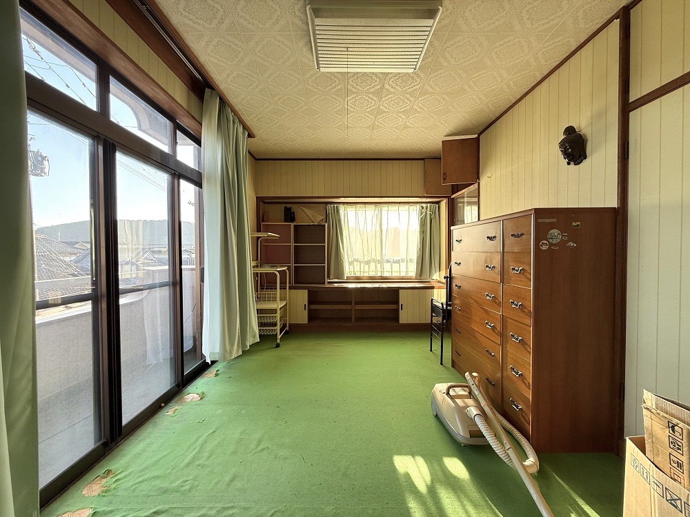 1980s concrete house near the coast in Ibusuki, Kagoshima