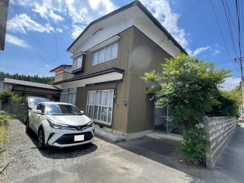 1940s wood house on a large plot in Hanamaki