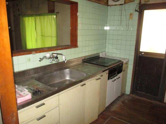 1980s wood house, 20-min walk to station, Okayama
