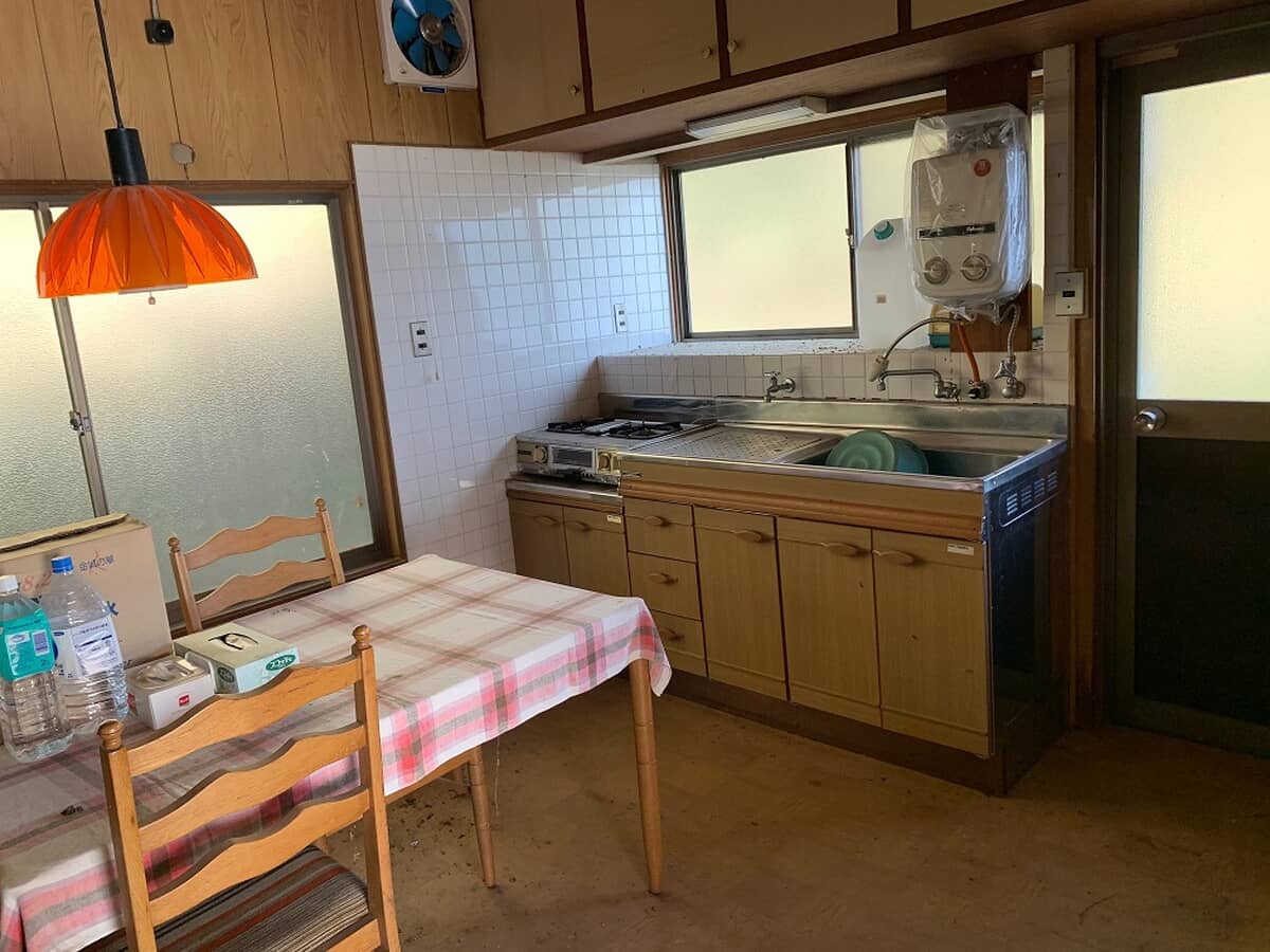 1950s wood house on a large plot in Hiroshima