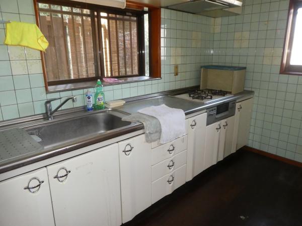 1990s wood house, 20-min walk to station, Ehime