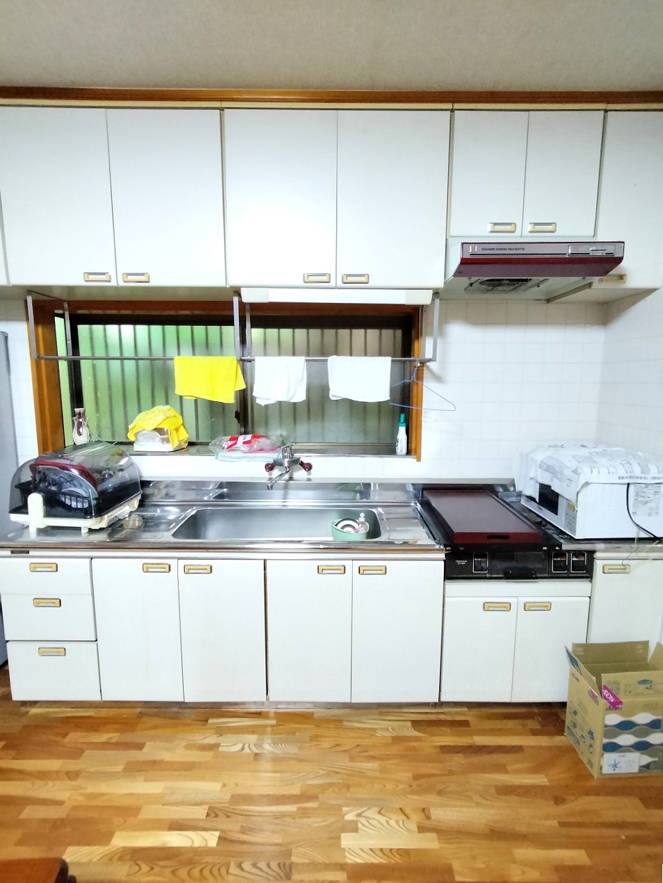 1990s house with storehouses in Ehime