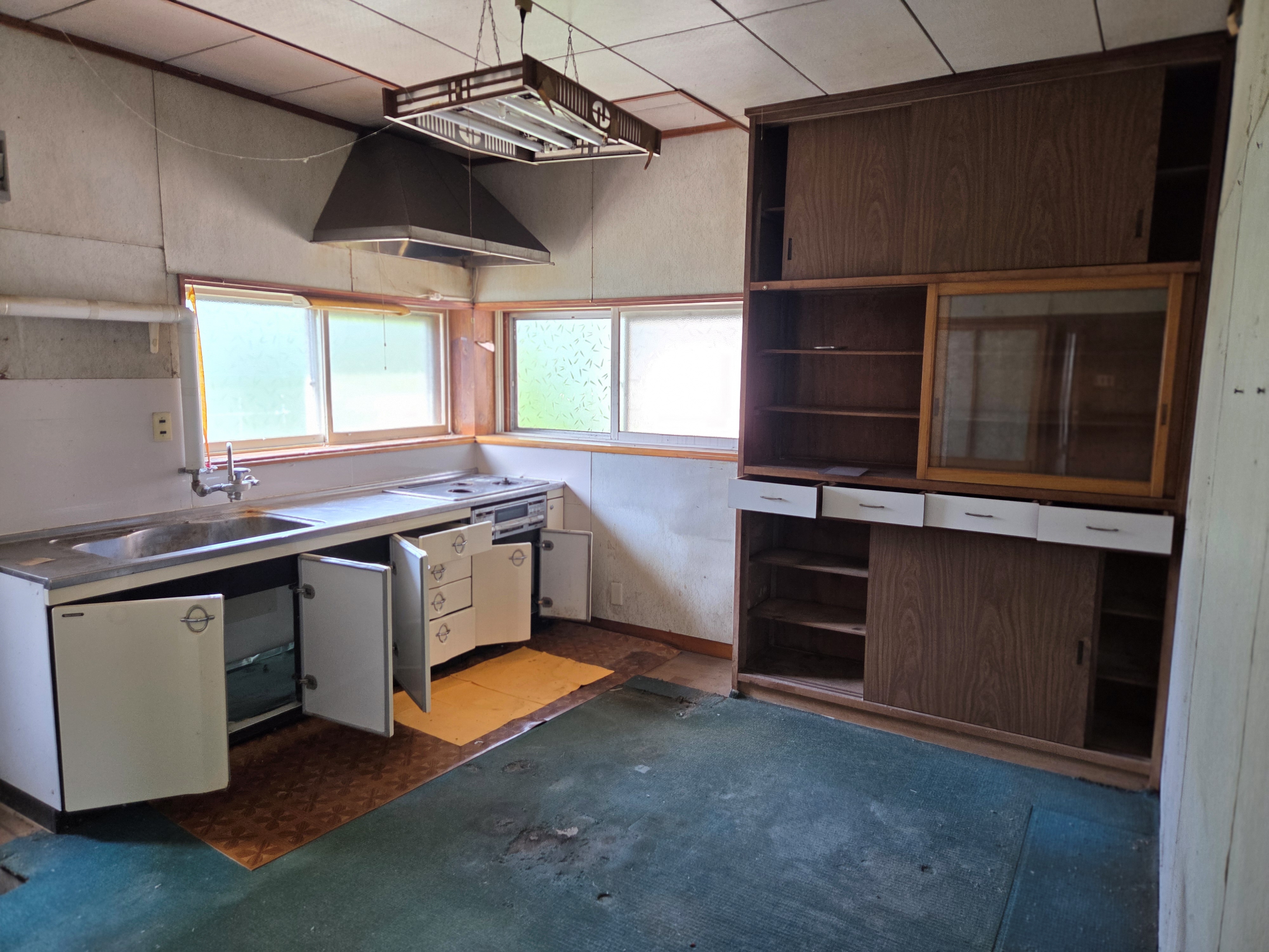 1970s wood house, 9-min walk to station, Aomori