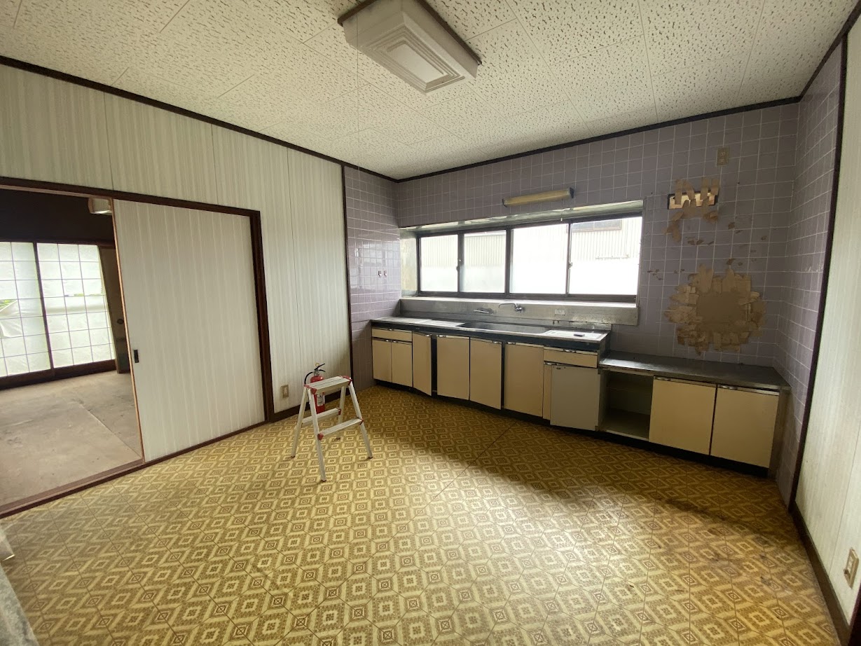 1980s wood house, 16-min walk to station, Toyama