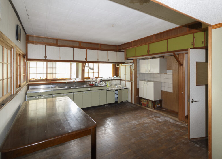 Wood house on a large plot in Matsusaka Kahada