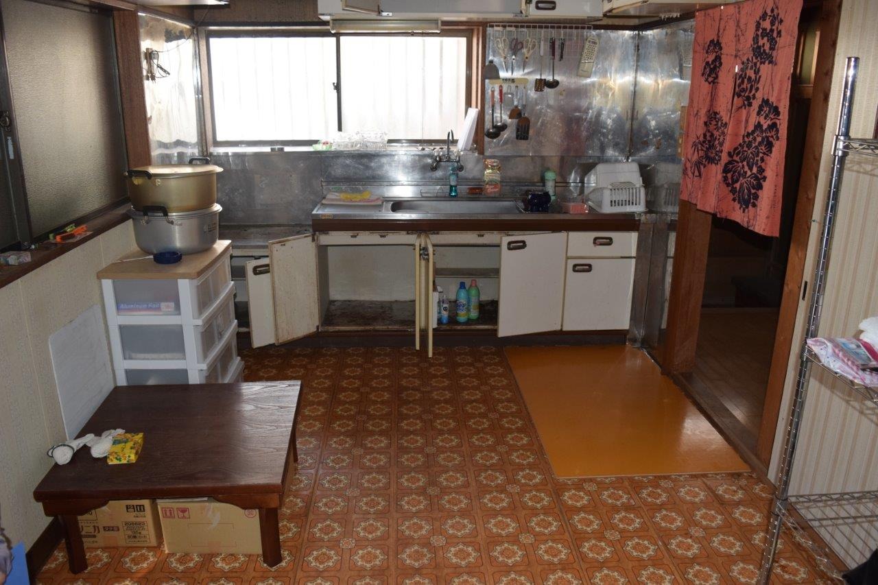 1980s wood house in Kochi
