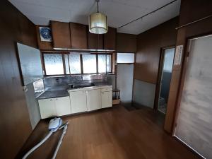 1970s wood house, 11-min walk to station, Fukui