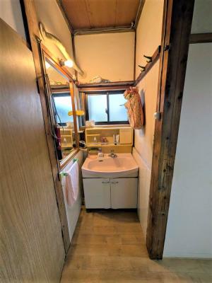 1960s wood house, 1-min walk to station, Shimane