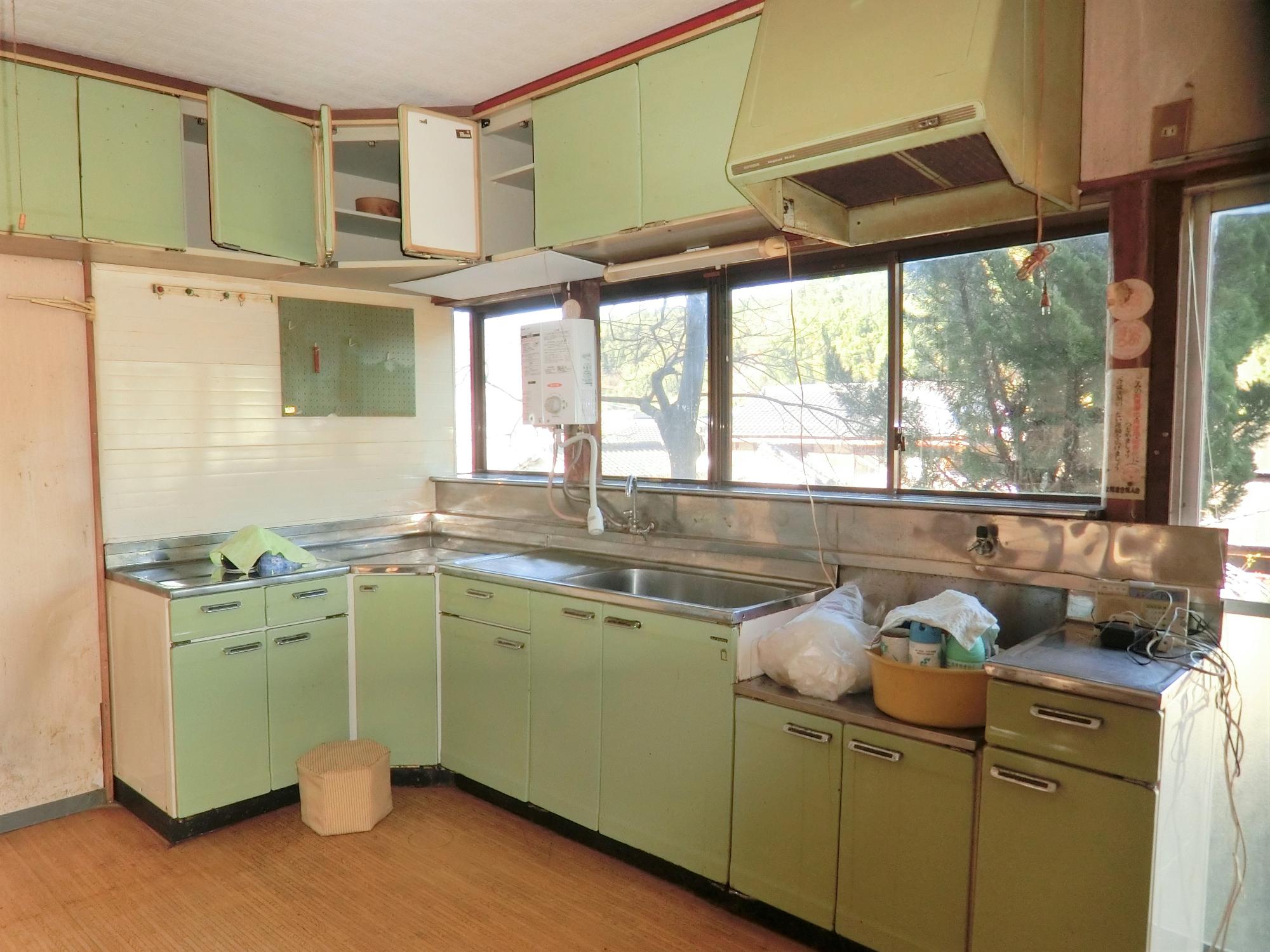 1970s wood house on a large plot in Fukuoka