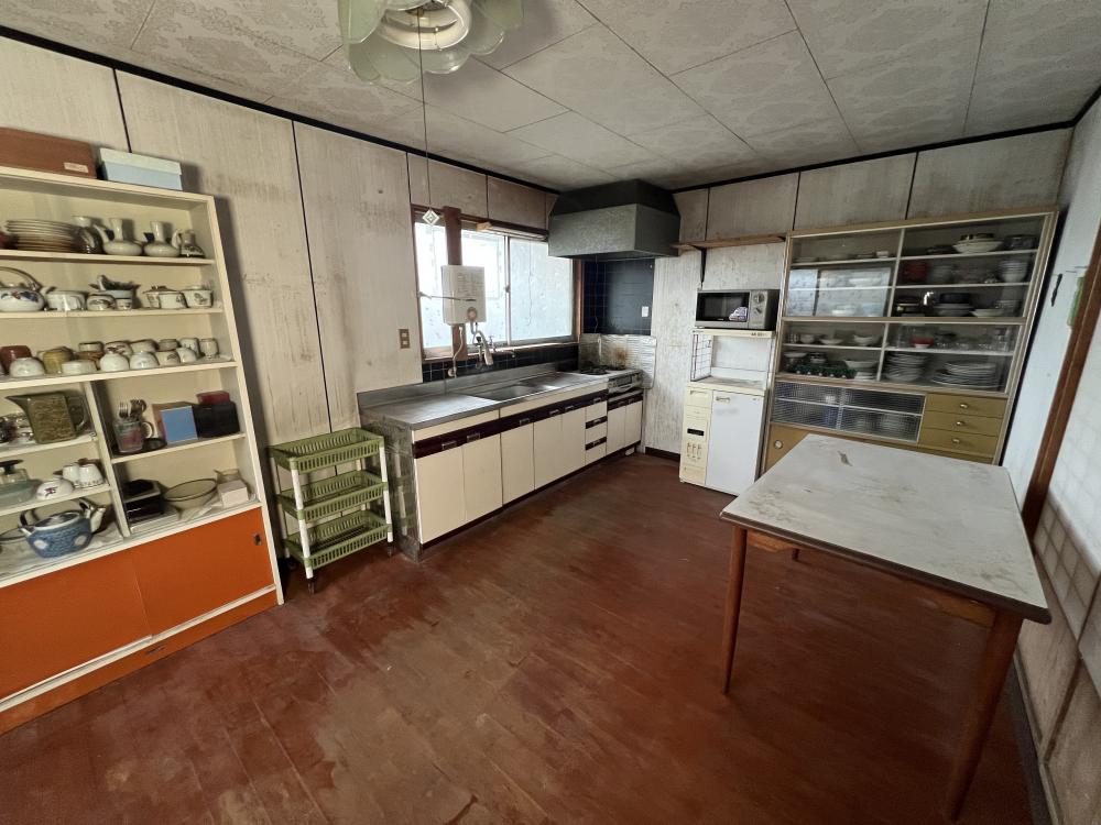 1960s wood house on a large plot in Kanoya, Kagoshima
