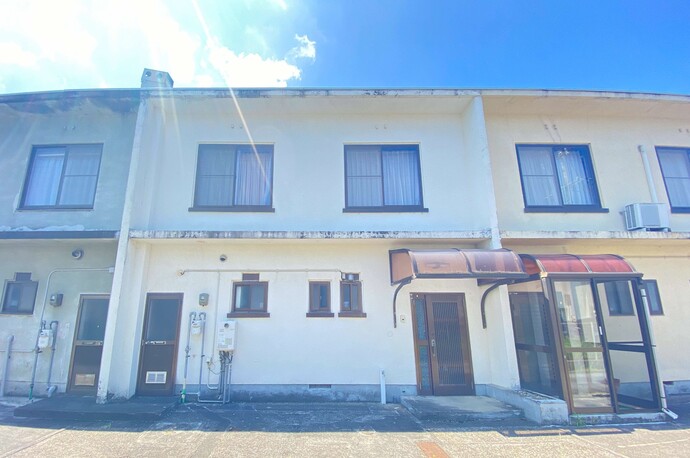 1970s concrete house, 13-min walk to station, Toyama
