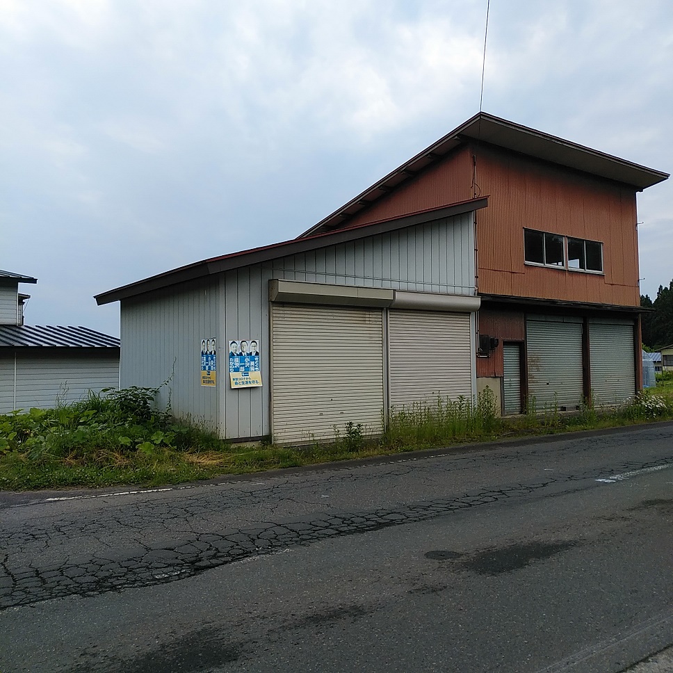 1950s wood house on a large plot in Iwate