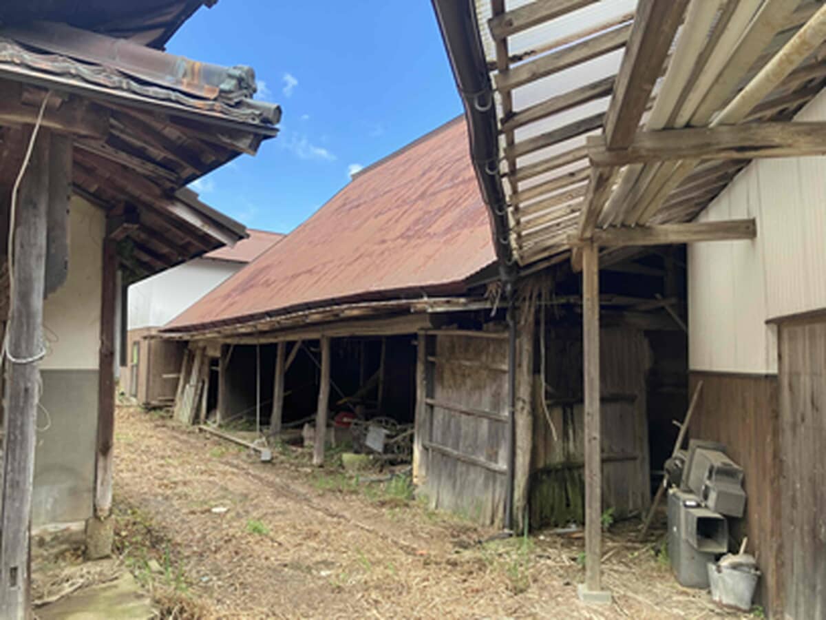 1890s wood house on a large plot in Hiroshima