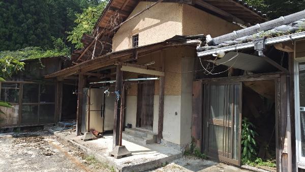 1970s wood house with storehouses in Hyogo