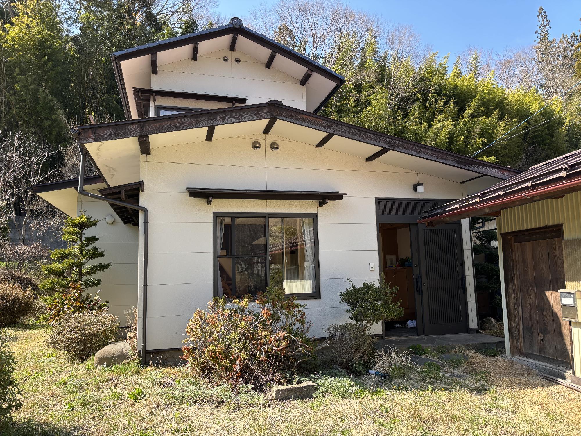 1960s wood house on a large plot in Nagano