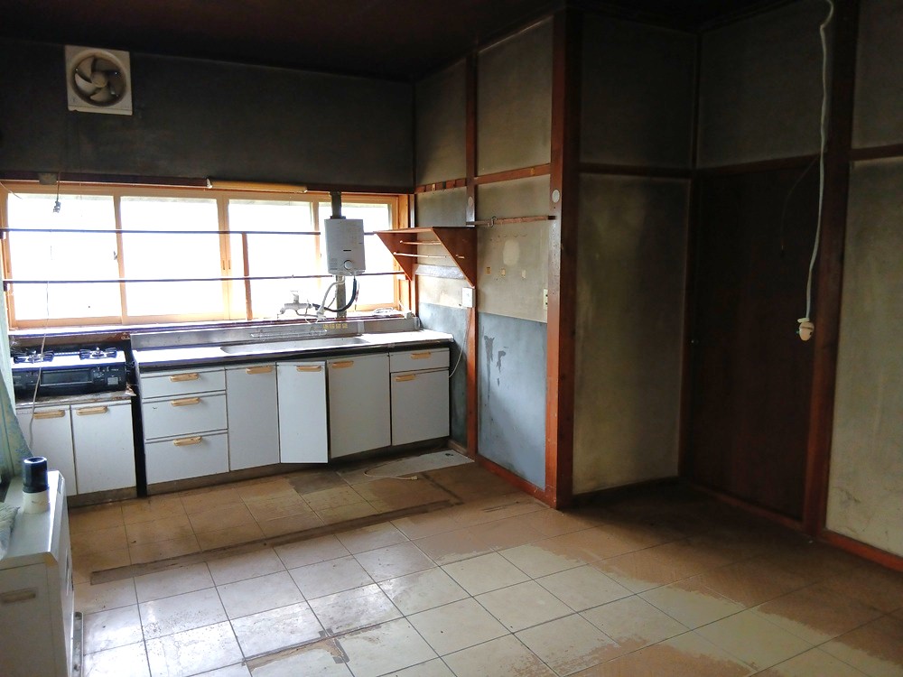 1960s wood house, 11-min walk to station, Iwate