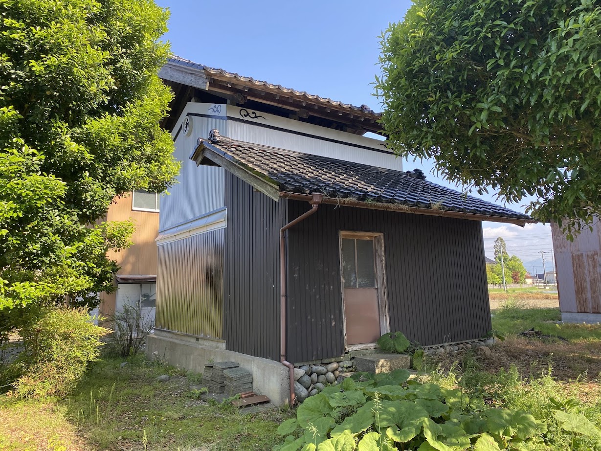 1970s wood house, 13-min walk to station, Toyama